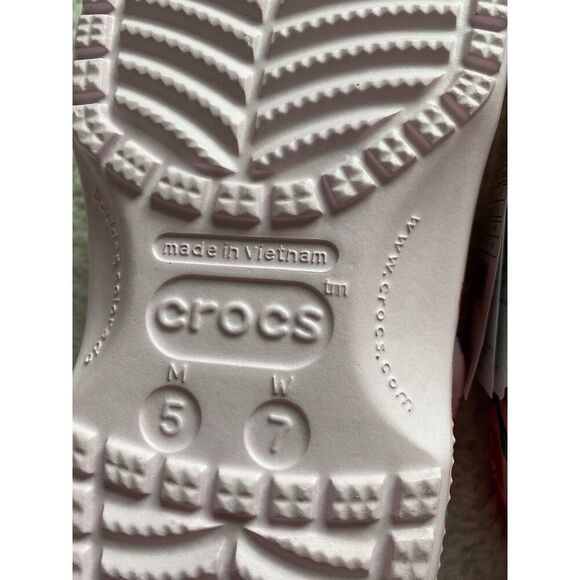 Crocs Classic Fresh Fruits Cherry Cherries Pink Clog 211008-6ZW Women’s Sz 7 NEW - Picture 11 of 11